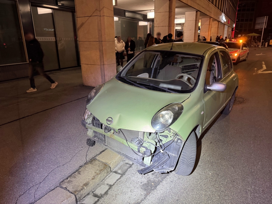 besch&auml;digtes Auto der 30-J&auml;hrigen